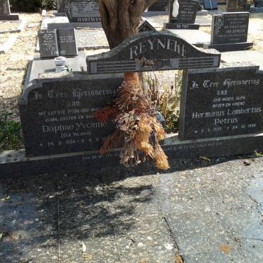 REYNEKE Hermanus Lambertus Petrus 1933-1996 &amp; Daphne Yvonne VILJOEN 1934-1979