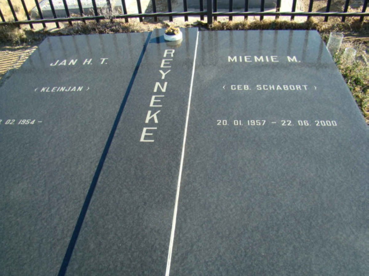 REYNEKE Jan H.T. 1954- &amp; Miemie M. SCHABORT 1957-2000