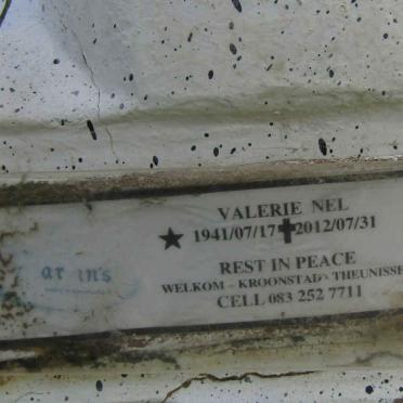 NEL Valerie 1941-2012