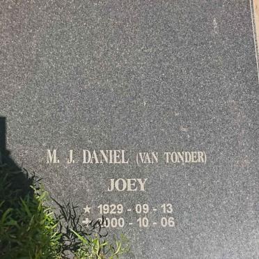 DANIEL M.J. nee VAN TONDER 1929-2000