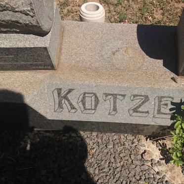 KOTZE Gerhardus Dirk 1894-1976 &amp; Maria Elizabeth 1907-1993