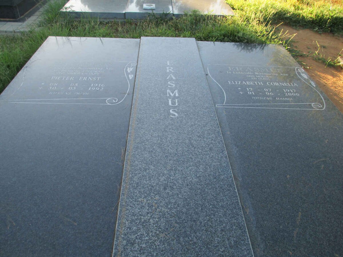 ERASMUS Pieter Ernst 1916-1992 &amp; Elizabeth Cornelia 1917-2000