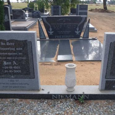 NIEMANN Jan A. 1921-2002 &amp; Anna M. 1924-2008