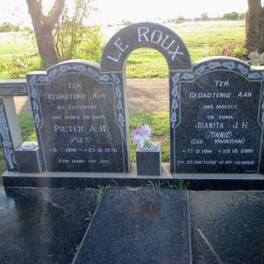 ROUX Pieter A.H., le 1918-1976 &amp; Juanita J.H. MARKRAM 1914-2001