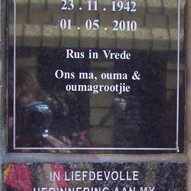 OOSTHUIZEN Maxi 1942-2002 :: VILJOEN Daniel Hercules 1935-2010