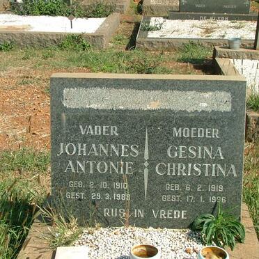 ? Johannes Antonie 1910-1988 &amp; Gesina Christina 1919-1996