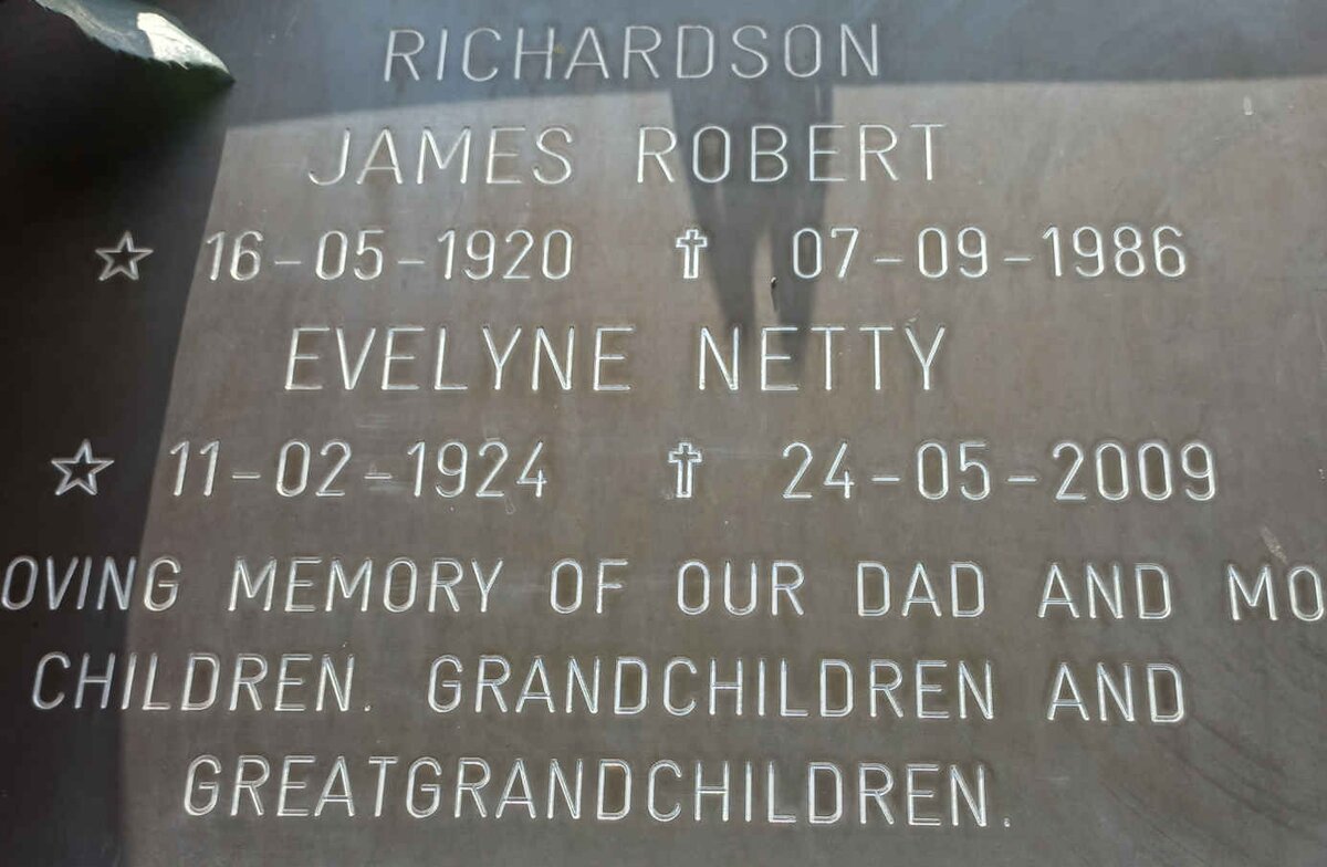 RICHARDSON James Robert 1920-1986 &amp; Evelyne Netty 1924-2009