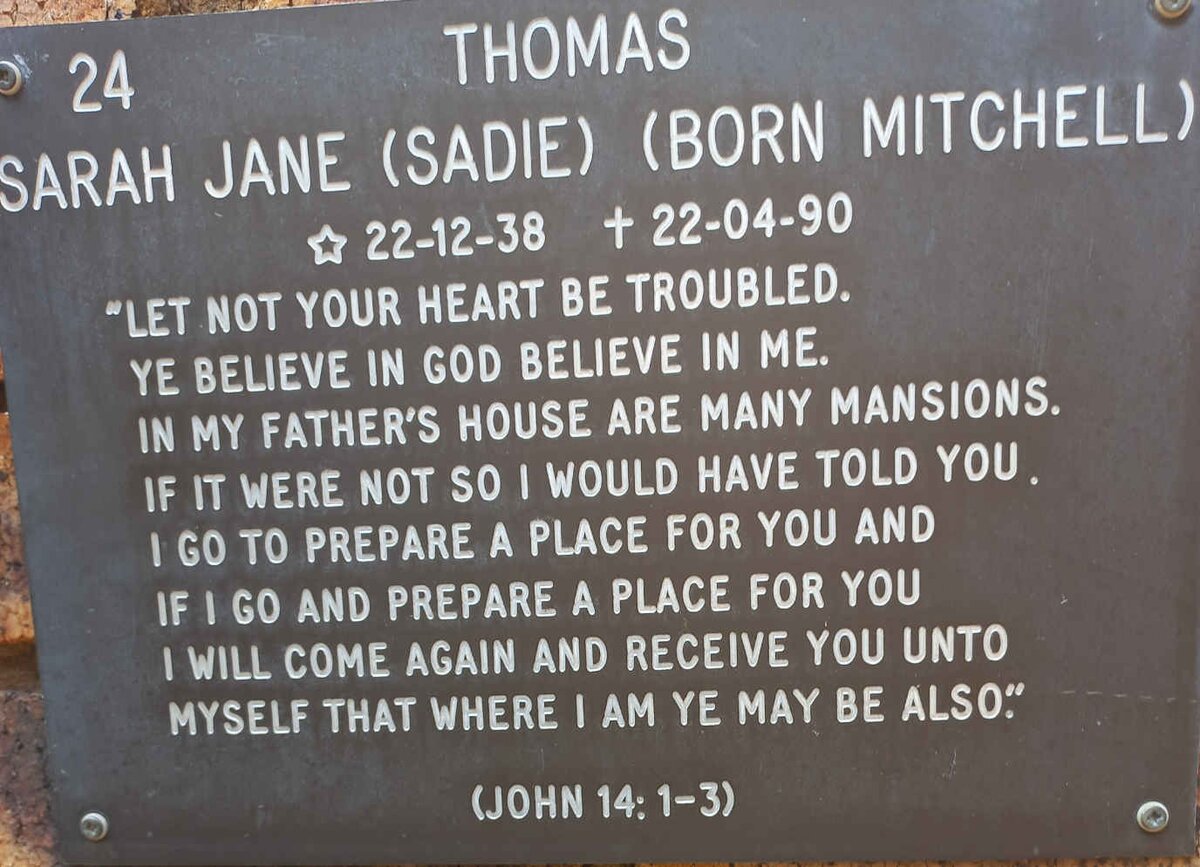 THOMAS Sarah Jane nee MITCHELL 1938-1990