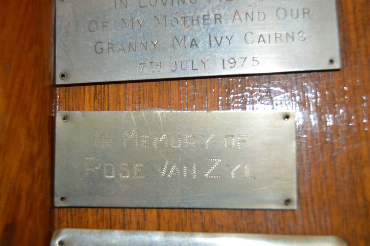 CAIRNS Ivy -1975 :: ZYL Rose, van