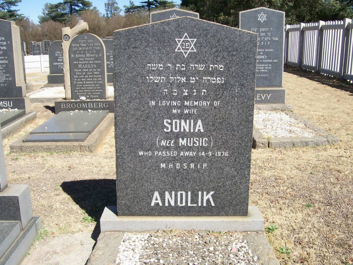 ANOLIK Sonia nee MUSIC -1976