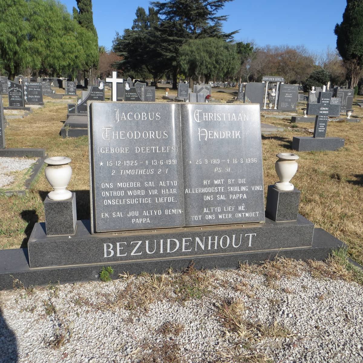 BEZUIDENHOUT Christiaan Hendrik 1919-1996 &amp; Jacobus Theodorus DEETLEFS 1925-1991