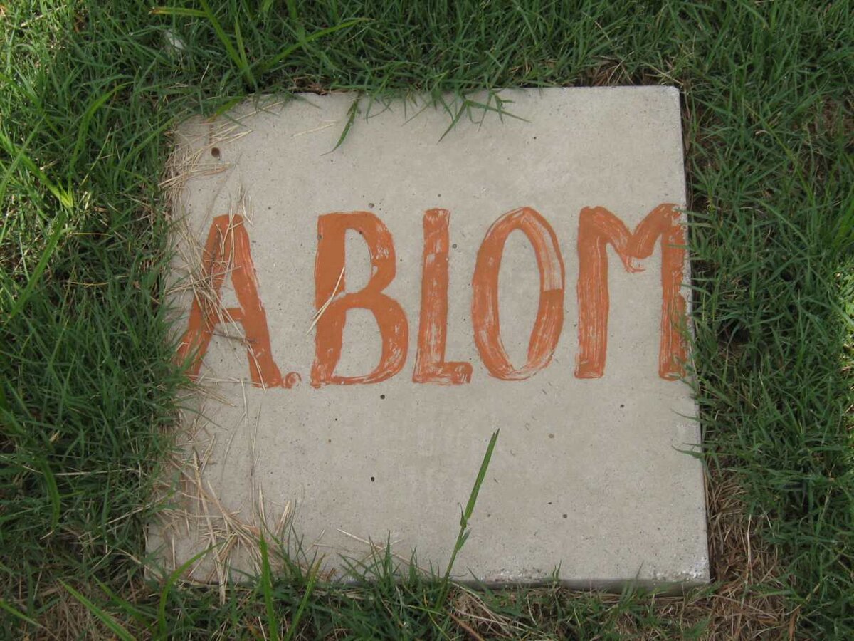 BLOM A.