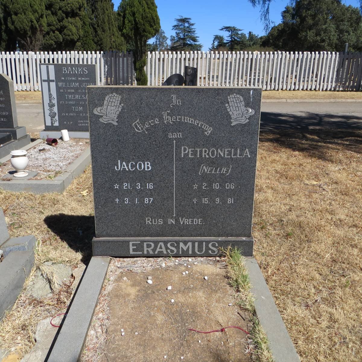 ERASMUS Jacob 1916-1987 &amp; Petronella 1906-1981