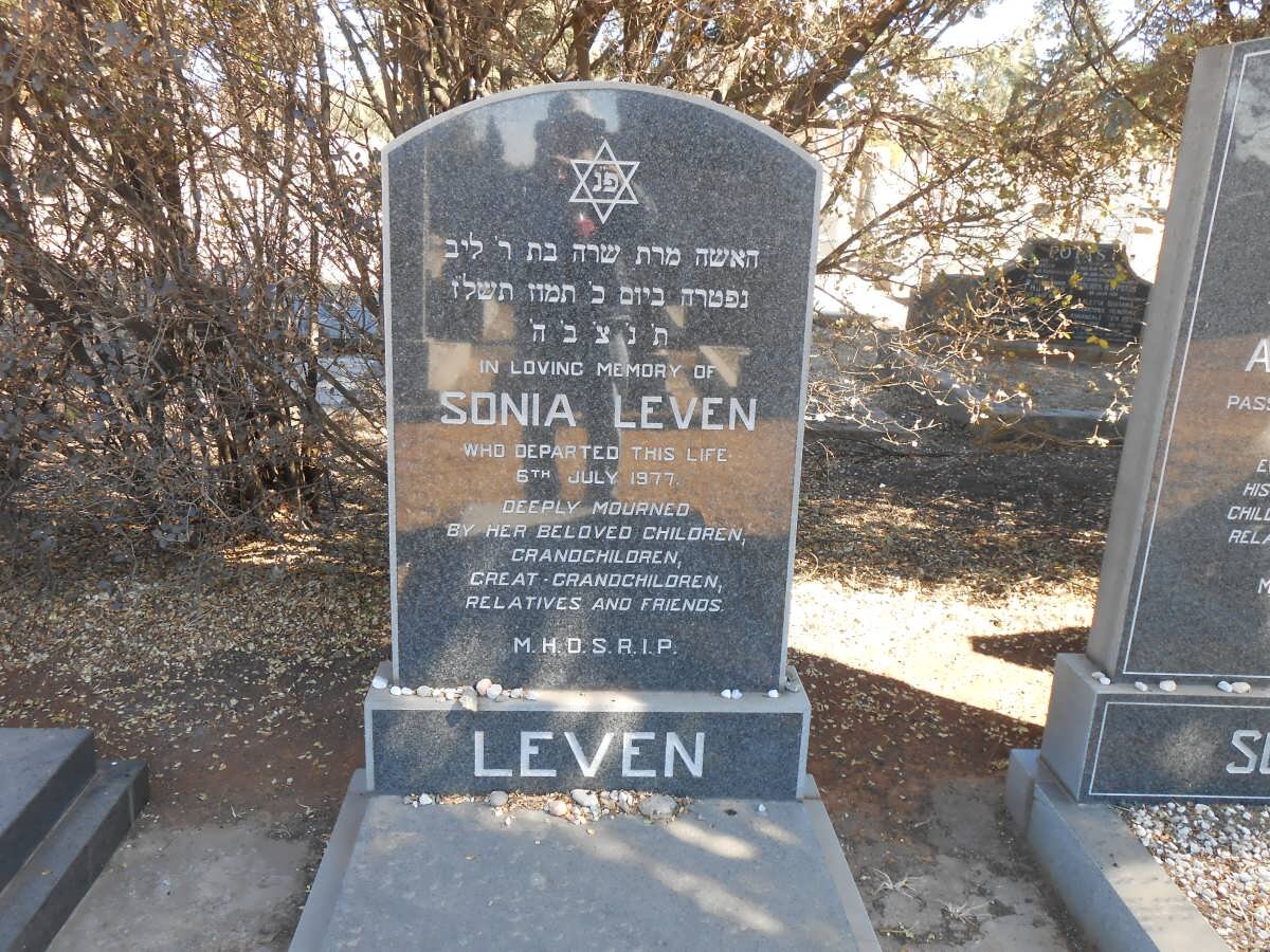 LEVEN Sonia -1977