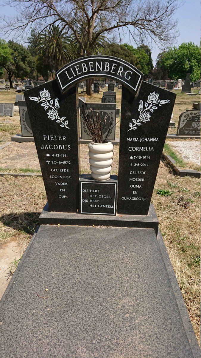 LIEBENBERG Pieter Jacobus 1911-1979 &amp; Maria Johanna Cornelia 1914-2014