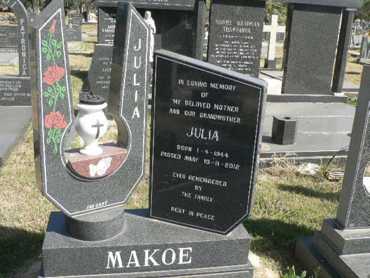 MAKOE Julia 1944-2012