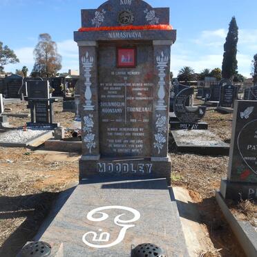 MOODLEY Shunmogum Moonsamy &amp; Thaynieamal 1925-2013