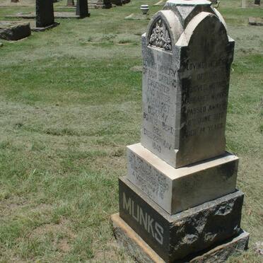 MUNKS Margaret Dorothy 1922-1940 :: MUNKS Margaret -1970 &amp; Father