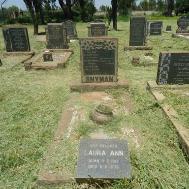 SNYMAN Abraham Johannes 1884-1950 :: ? Laura Ann 1917-1975