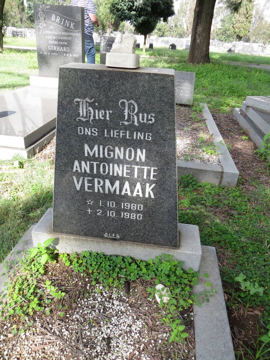 VERMAAK Mignon Antoinette 1980-1980