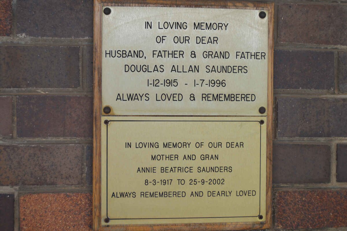 SAUNDERS Douglas Allan 1915-1996 :: SAUNDERS Annie Beatrice 1917-2002