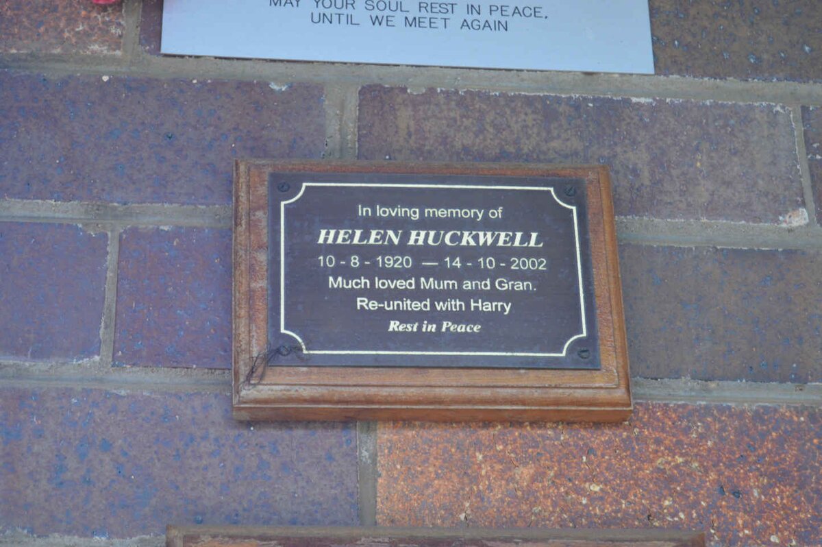 HUCKWELL Helen 1920-2002