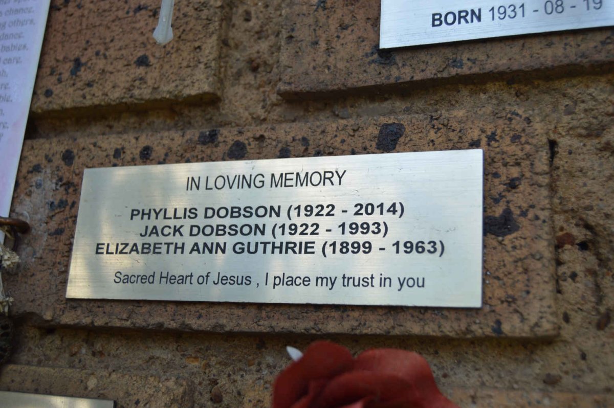 GUTHRIE Elizabeth Ann 1899-1963 :: DOBSON Phyllis 1922-2014 :: DOBSON Jack 1922-1993