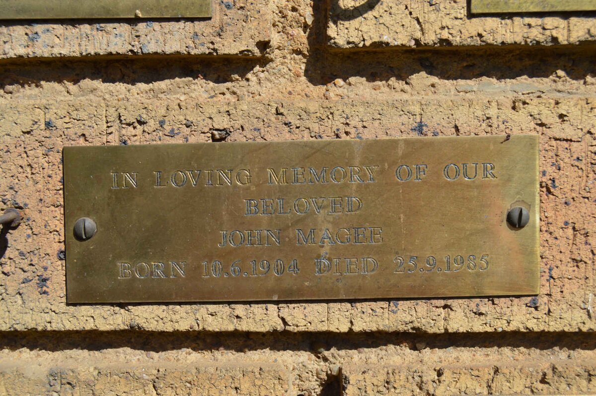 MAGEE John 1904-1985