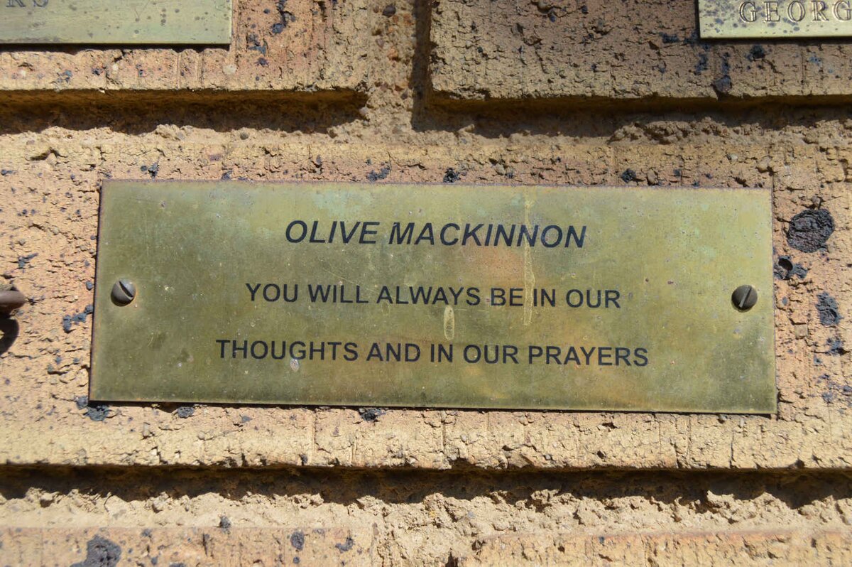 MACKINNON Olive