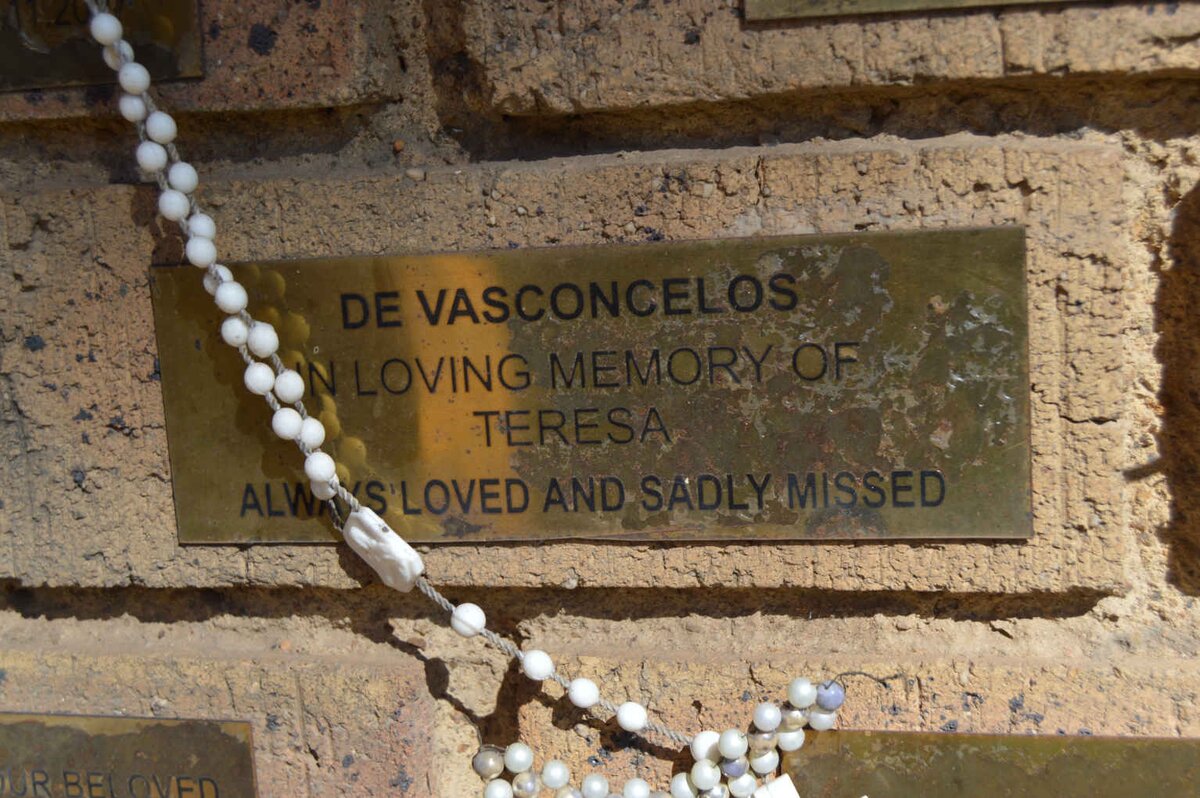 VASCONCELOS Teresa, de