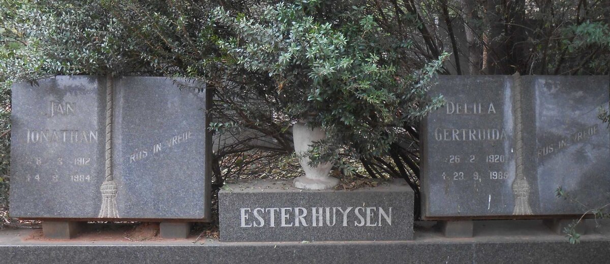 ESTERHUYSEN Jan Jonathan 1912-1984 &amp; Delila Gertruida 1920-1985