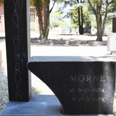 HEERDEN Morné, van 1974-1975
