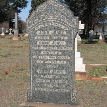 JONES John -1916 &amp; Annie 1887-1957 