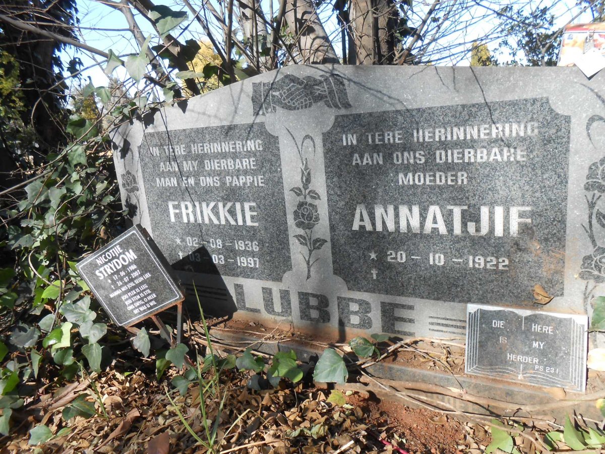 LUBBE Frikkie 1936-1997 &amp; Annatjie 1922- :: STRYDOM Nicotjie 1986-2007