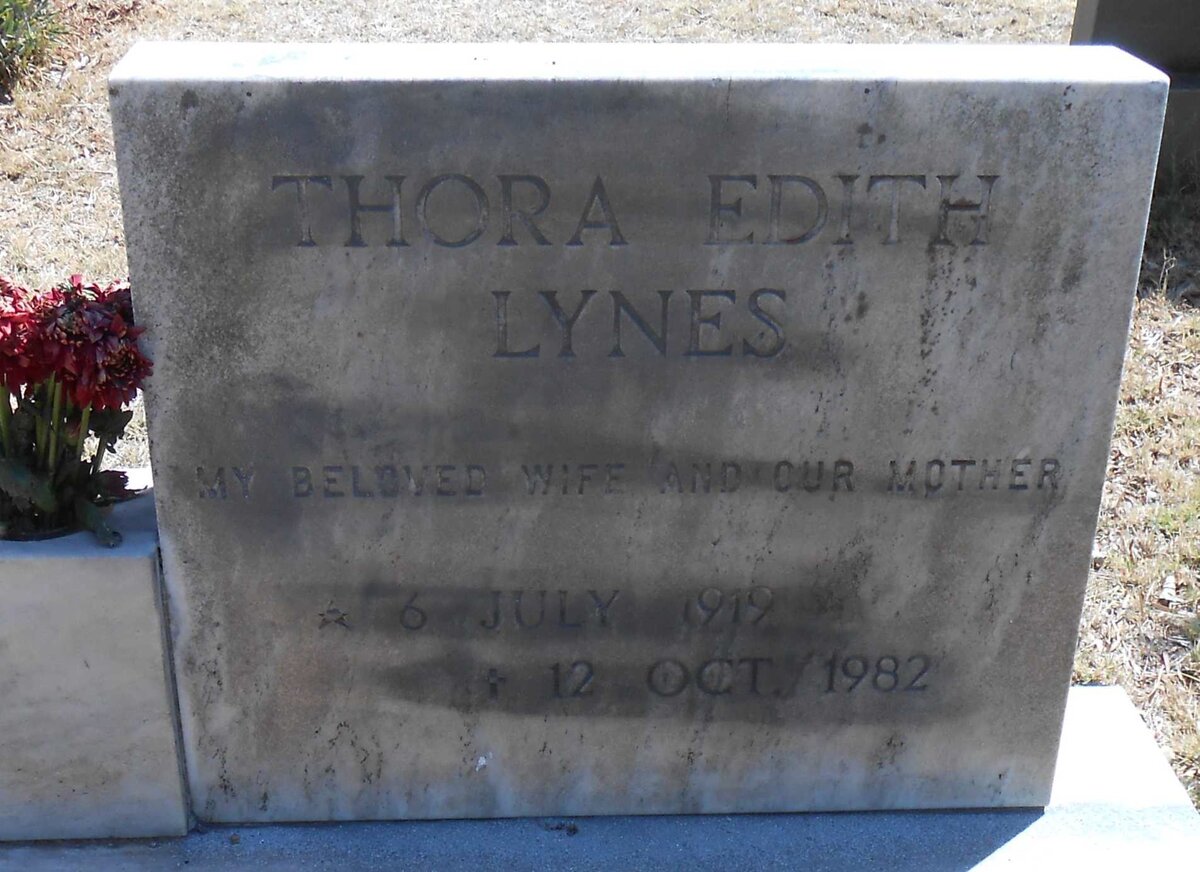 LYNES Thora Edith 1919-1982