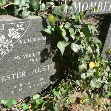 MOMBERG Thomas Jacobus Edward 1916- &amp; Hester Aletta 1921-1995