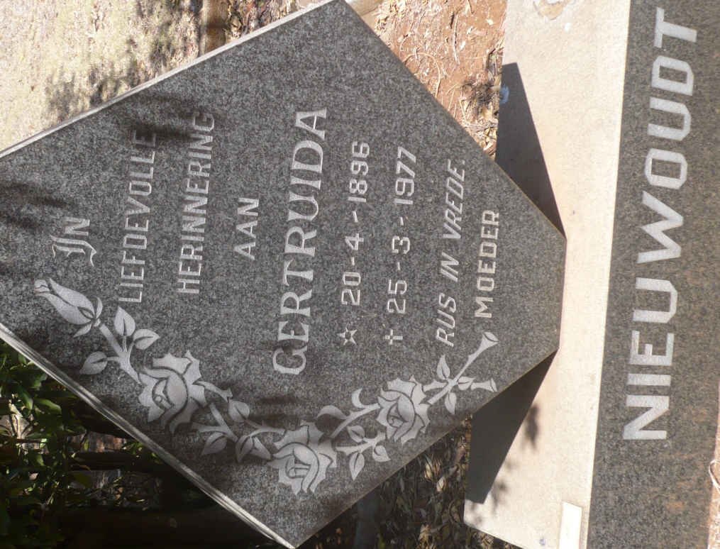 NIEUWOUDT Gertruida 1896-1977