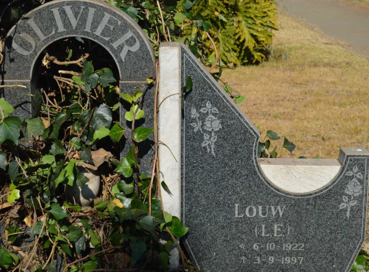 OLIVIER L.E. 1922-1997