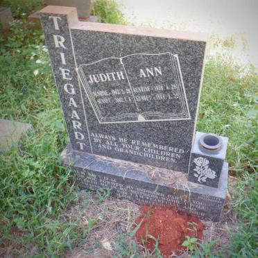 TRIEGAARDT Ann 1930-1986 :: TRIEGAARDT Judith 1963-2007