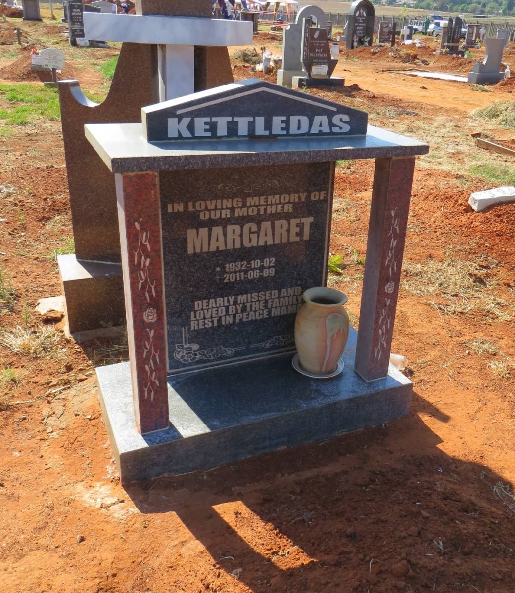 KETTLEDAS Margaret 1932-2011
