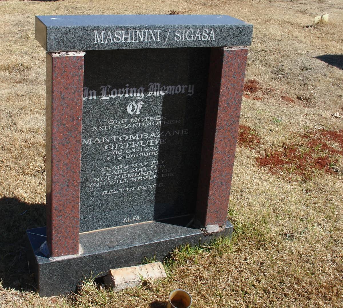 MASHININI Mantombazane Getrude nee SIGASA 1926-2006