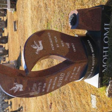 MOHLOMI Alfred 1957-2004