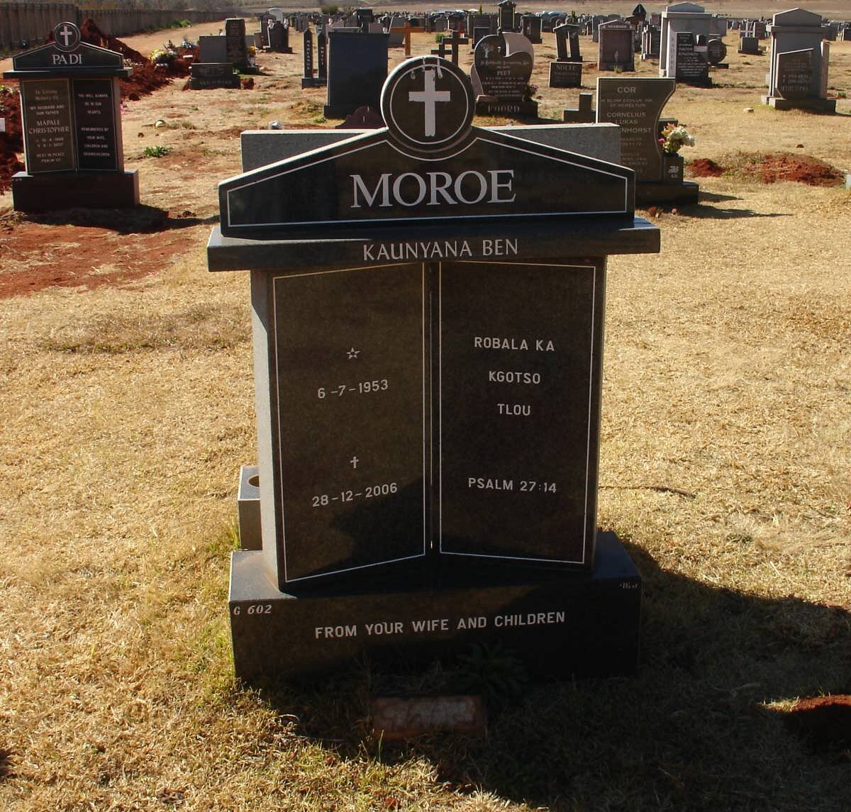 MOROE Kaunyana Ben 1953-2006