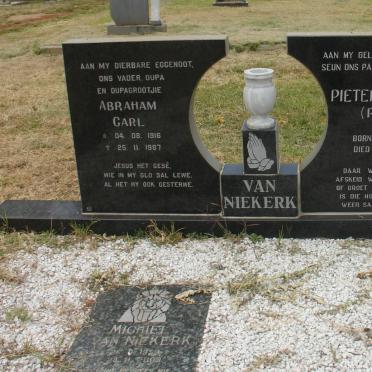 NIEKERK Abraham Carl, van 1916-1987 :: VAN NIEKERK Pieter Adriaan 1969-2010 :: VAN NIEKERK Michiel 1953-2003