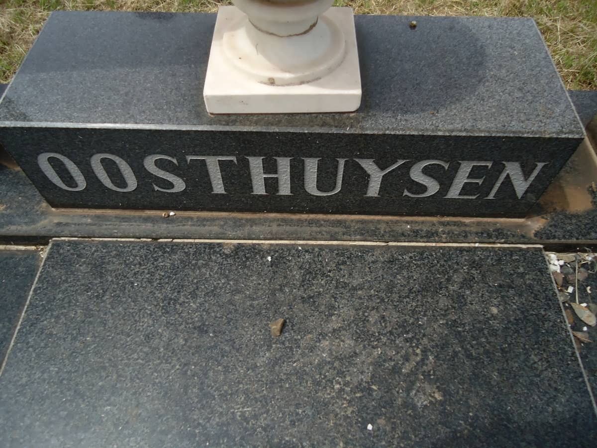 OOSTHUYSEN Petrus Johannes 1924-1990 &amp; Martha Magdalena BESTER 1920-2009