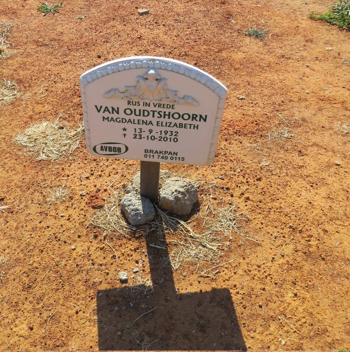 OUDTSHOORN Magdalena Elizabeth, van 1932-2010