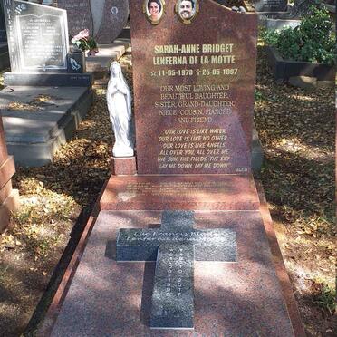 MOTTE Sarah-Anne Bridget, Lenferna de la 1978-1997 :: LENFERNE DE LA MOTTE Luc Francis Blade 1995-2017 _1