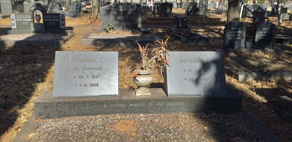 UYS Petrus J.D. 1890-1989 & Susanna C. ERASMUS 1897-1969