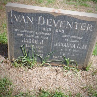DEVENTER Jacob J., van 1907-1971 &amp; Johanna C.M. 1912-1989