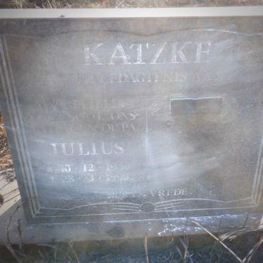 KATZKE Julius 1940-1998